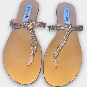 Gorgeous Steve Madden Rhinestone Knot Twist Thong Sandals